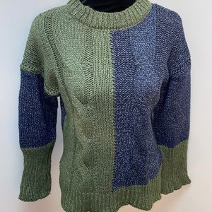 Sweater Navy and green color